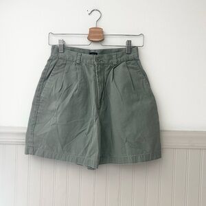 Vintage Dockers Women's Size 6 Olive Green Cotton Pleated Shorts